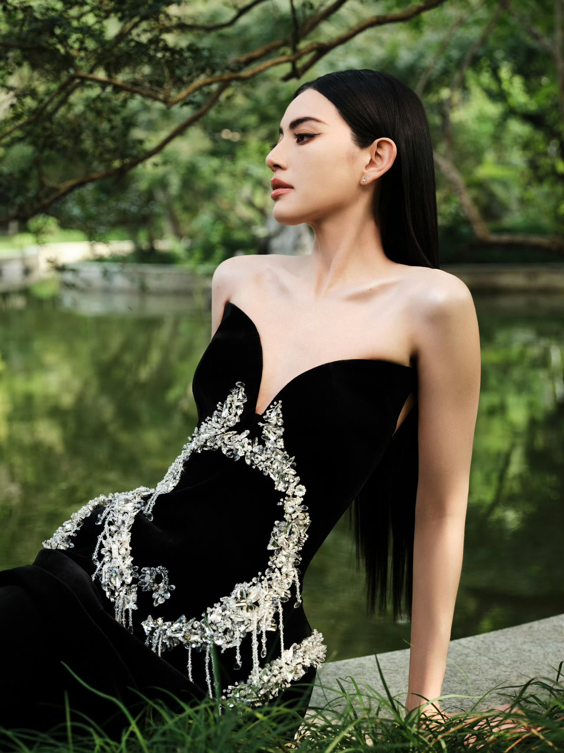 黑与白女装黑与白女装，优雅与自信的完美融合-第2张图片