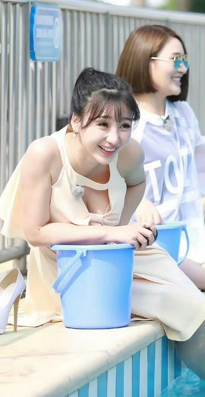 柳岩甩乳，性感女神的独特魅力