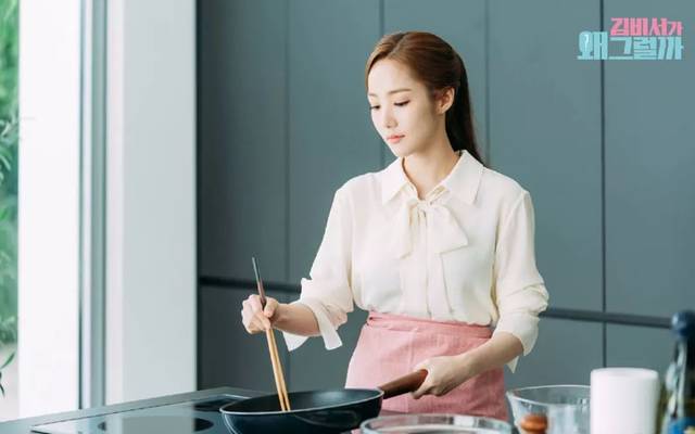 小妖精在办公室的独特魅力