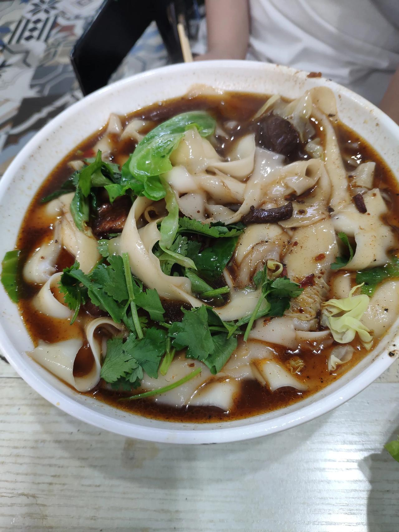 刀削面怎么和面刀削面，传统美食的魅力-第2张图片