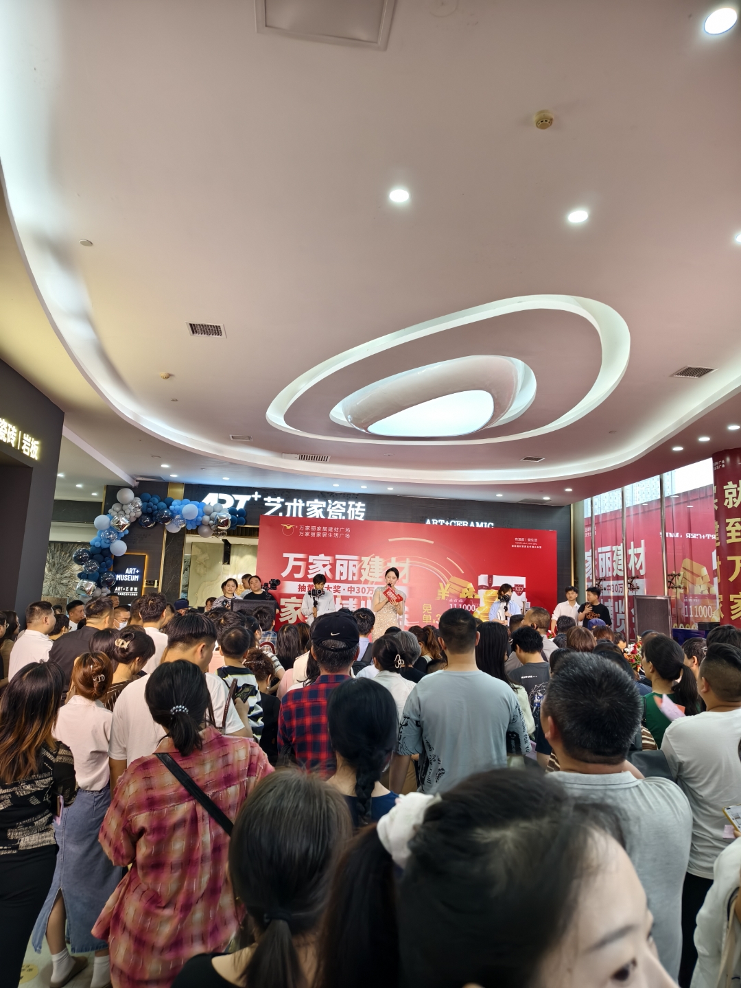 多盈娱乐，娱乐新潮与商业盛宴