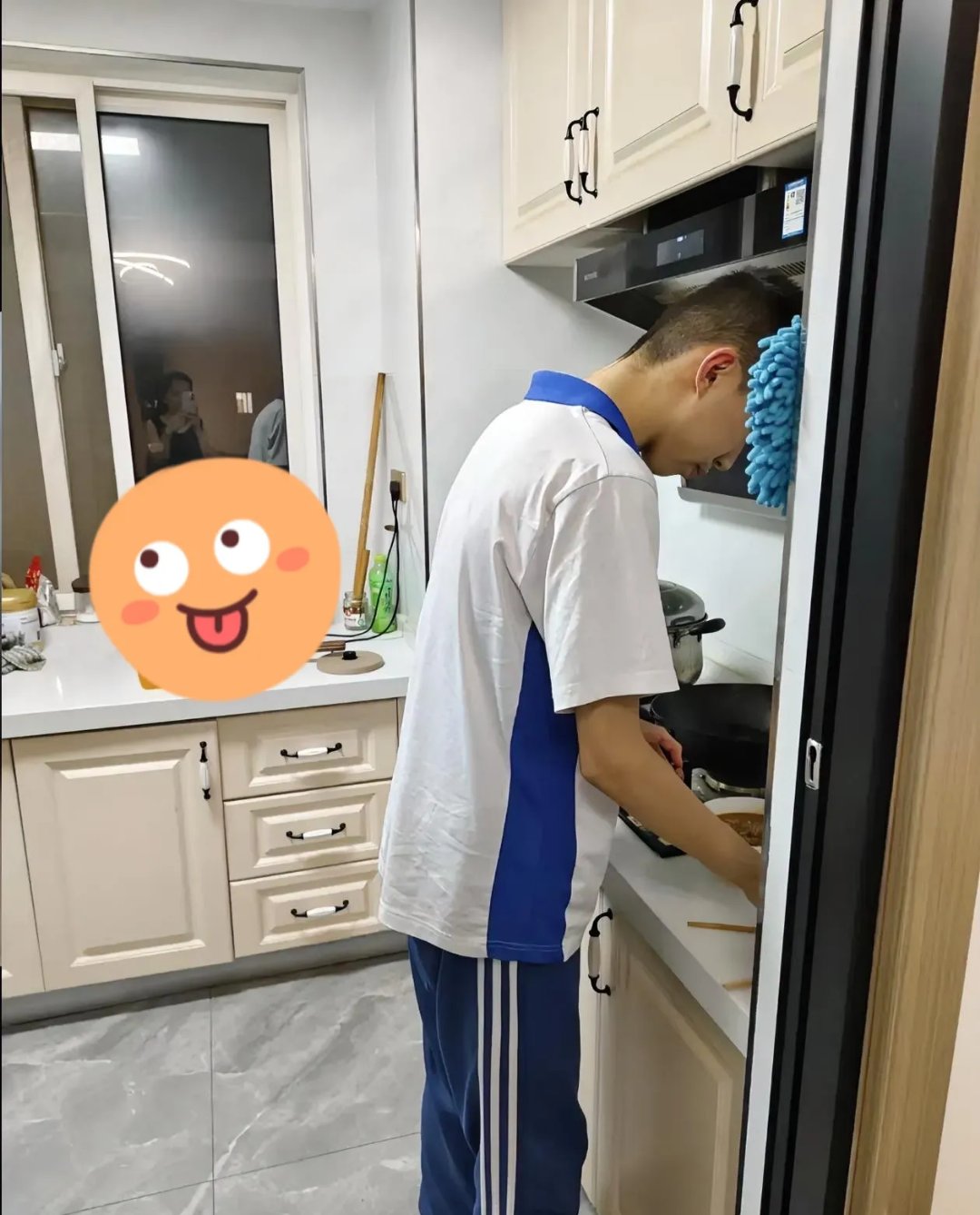 儿子晚上家里没人就让你弄