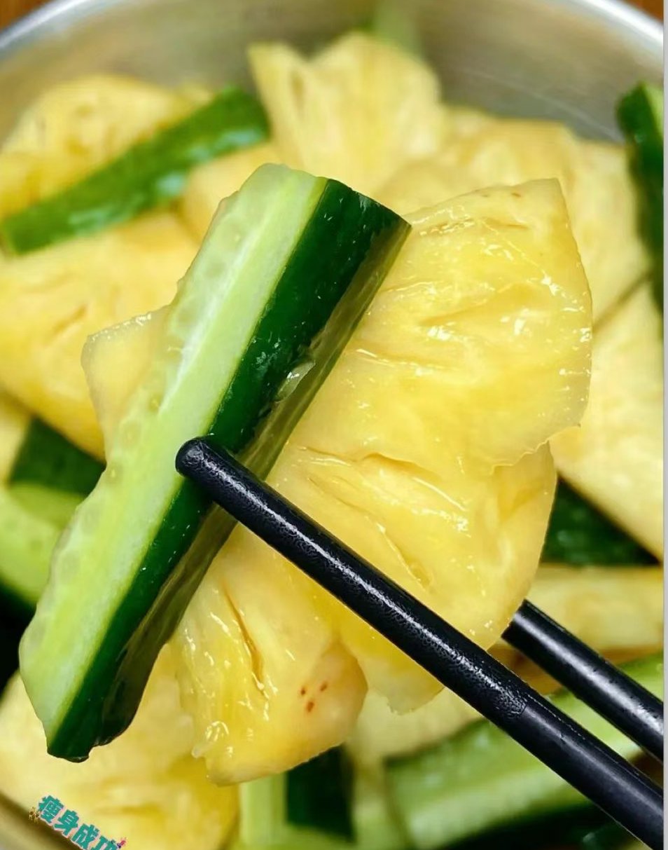 二个人吃一个梨子好吗二个人吃一个B，共享美食的温馨时刻-第3张图片