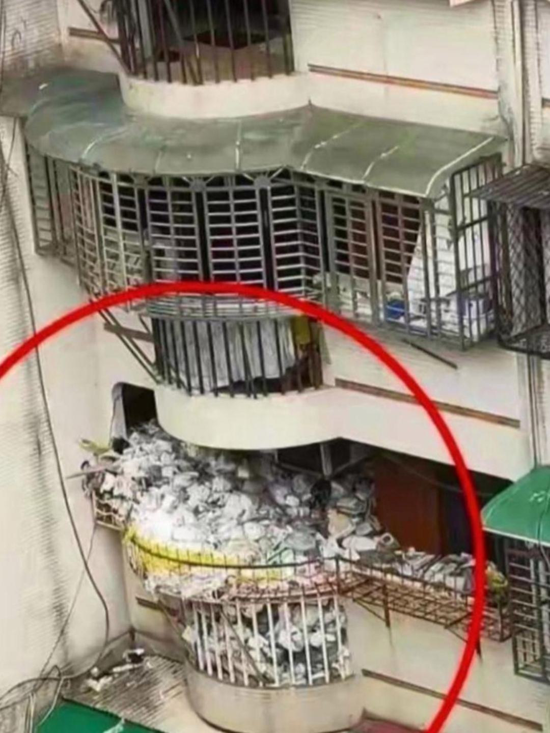 在阳台做给对面人看在阳台做给对面人看