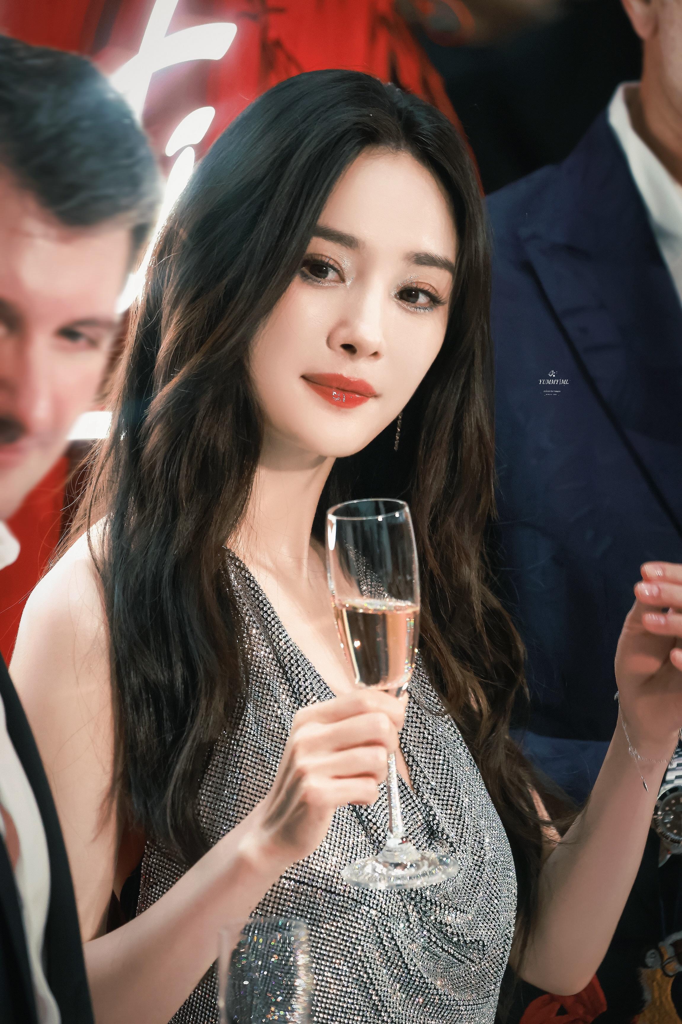 杨幂醉酒正版视频，醉美演绎-第2张图片