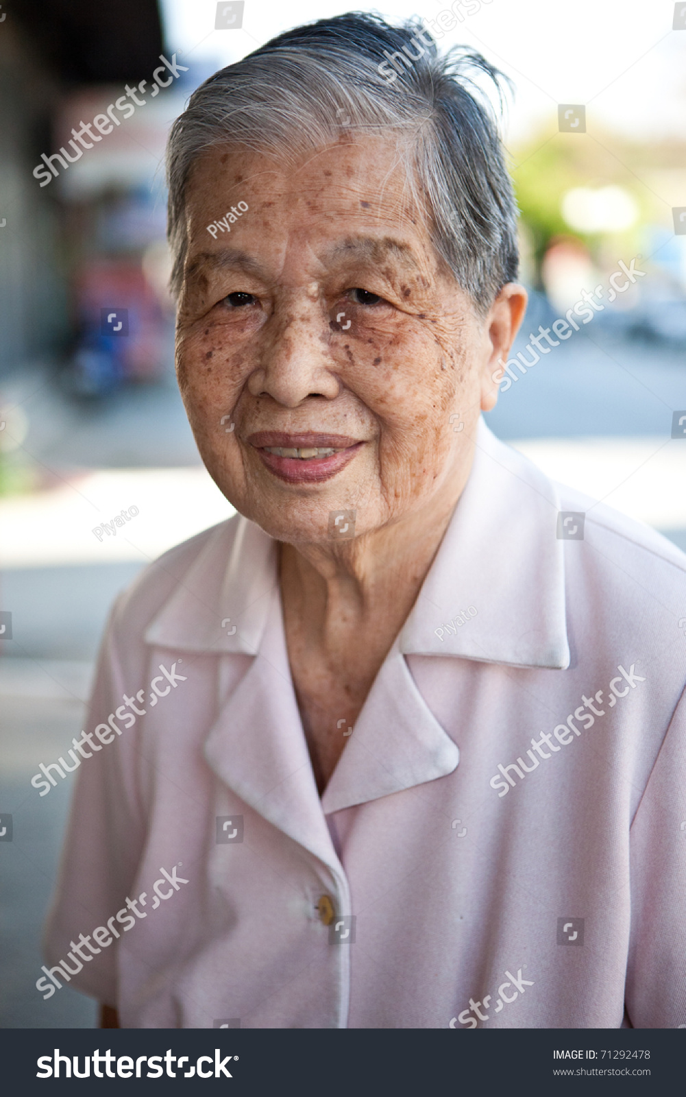 in old china women used老妇交之我见，一位身披中国特色的魅力老妇-第2张图片