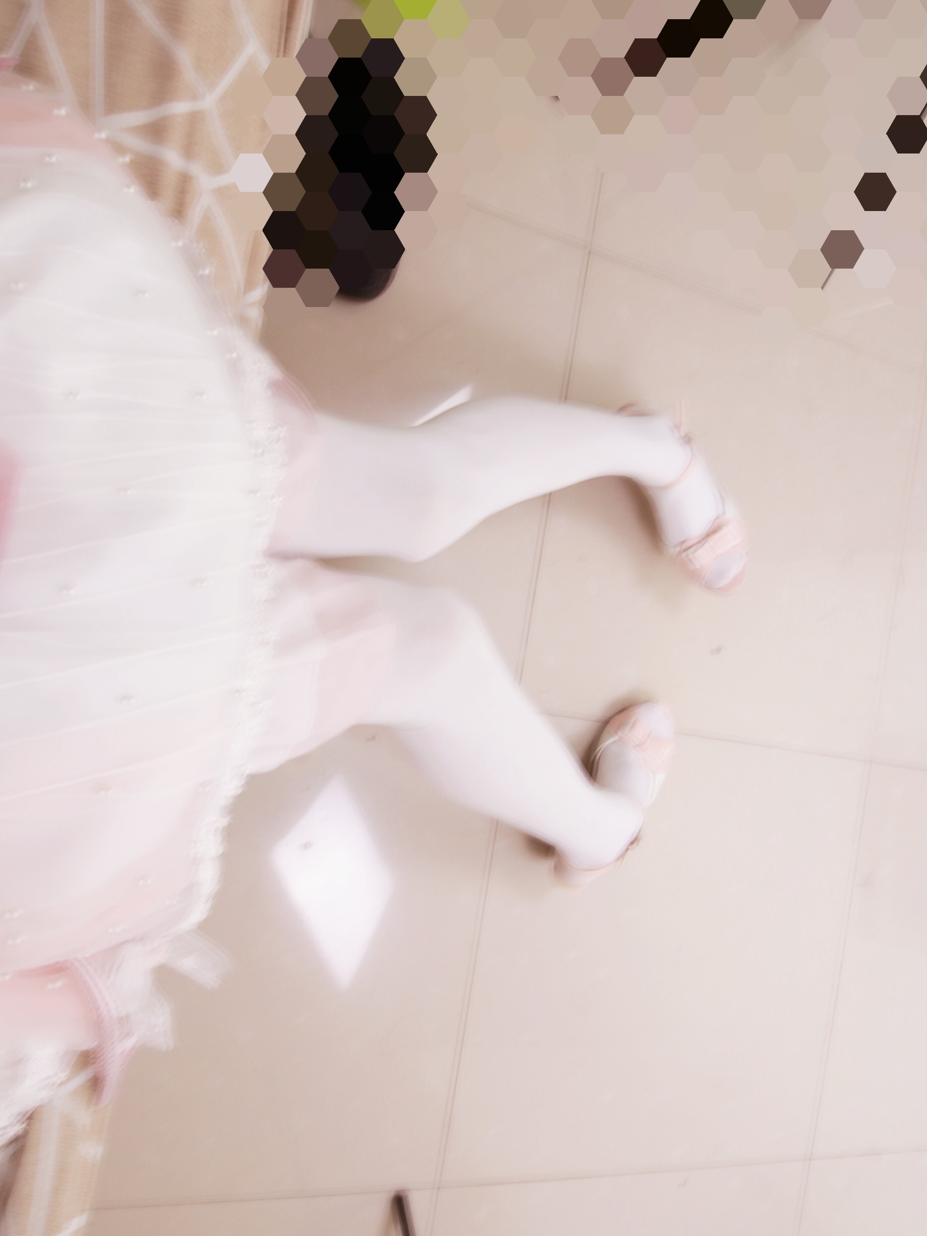 掀开白丝老师的裙子猛烈挺进去掀开白丝老师的裙子，猛烈挺进去