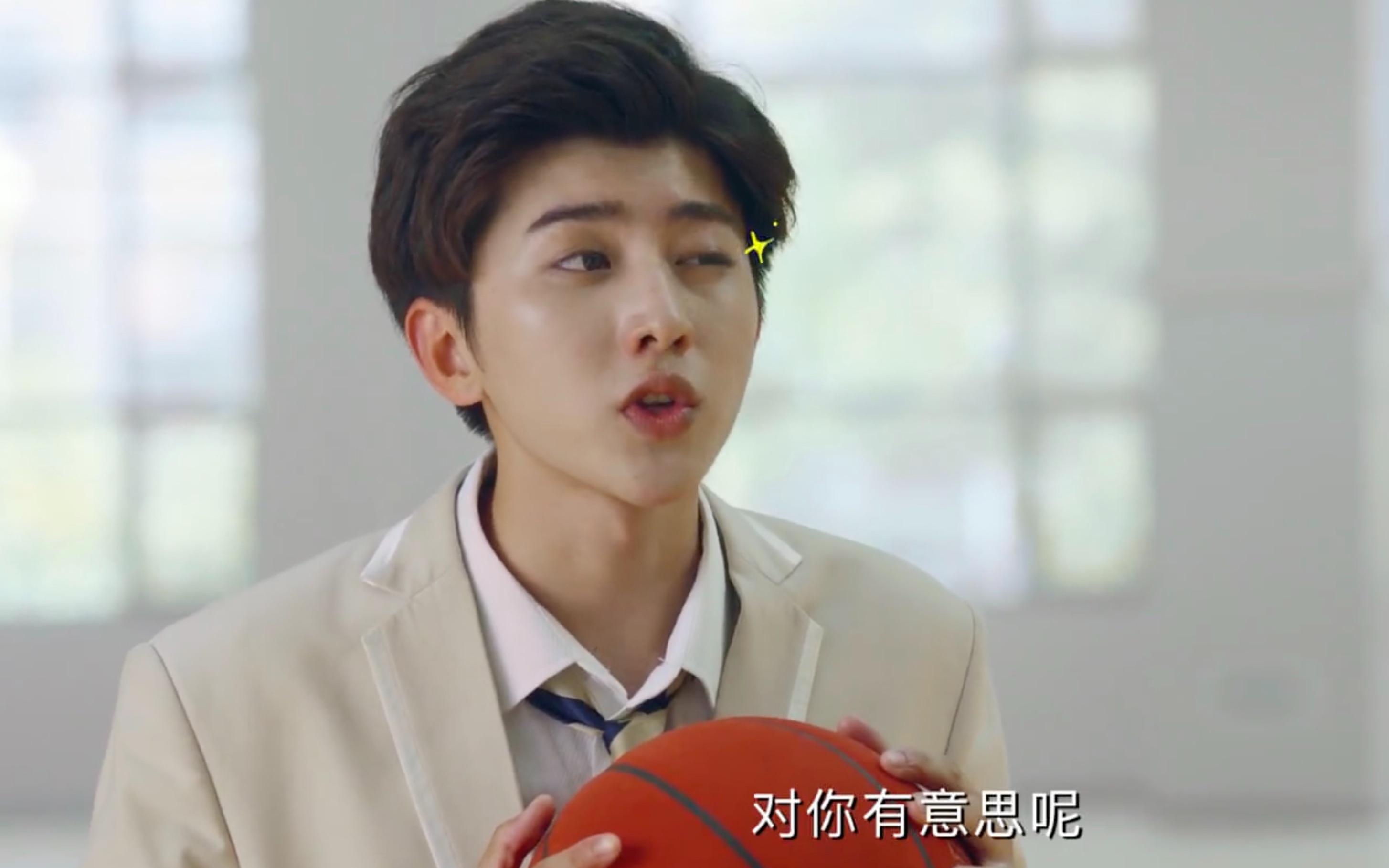 蔡徐坤打篮球风采-第2张图片