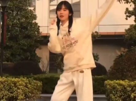 井川里予吃得好认真视频