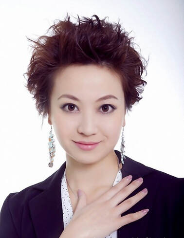 东南卫视主持人管艺，才华横溢的主持人