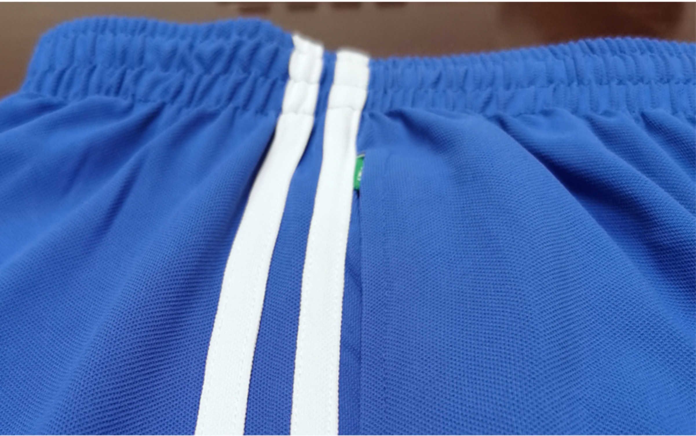 夏天校服太透了R头凸出来了夏天校服太透了，R头凸出来了-第3张图片