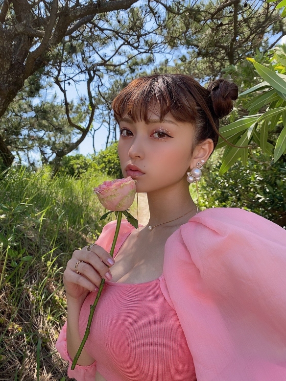 女女舌吻女女VIVO18，时尚与情感的交织-第2张图片