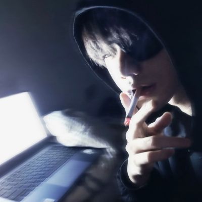 男生吻完手伸进上衣，内心独白与思考-第1张图片