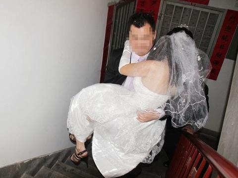 新婚被老头糟蹋新婚之夜被老头糟蹋