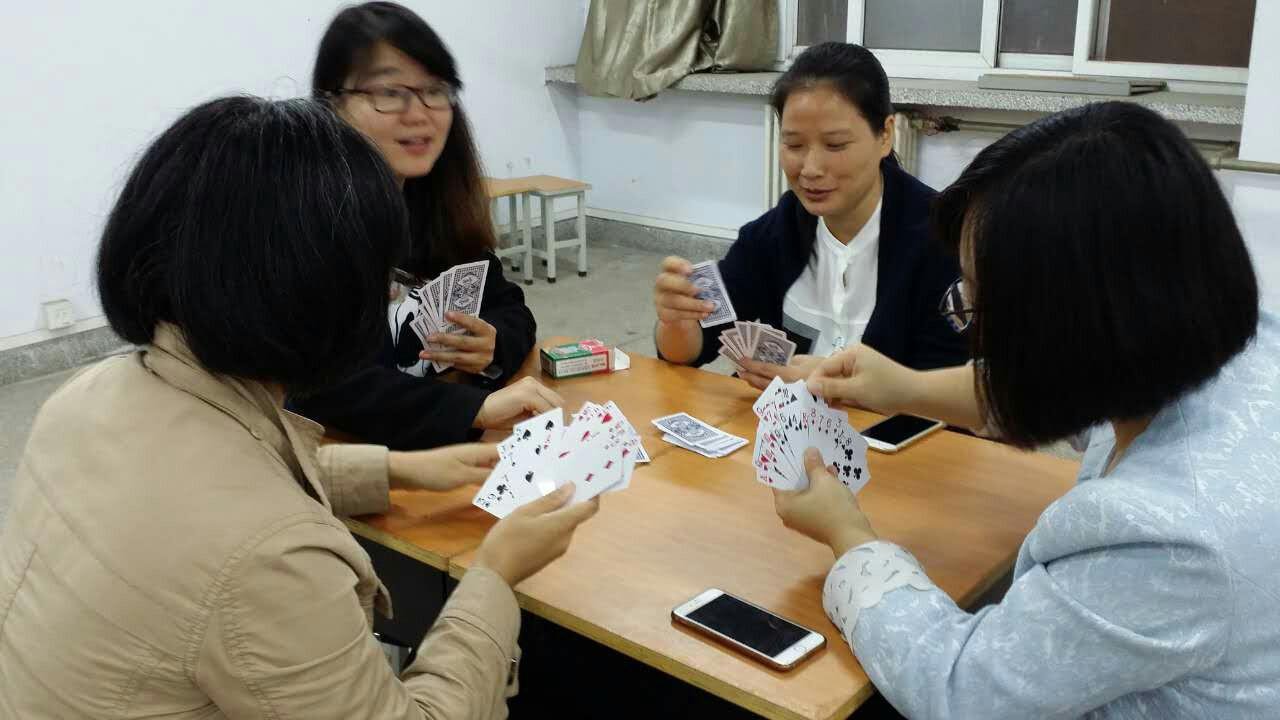 晚上打运动扑克视频叫疼-第2张图片