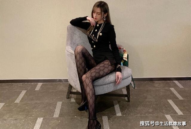丝袜腿上缠的带子是什么丝袜美女捆绑-第2张图片