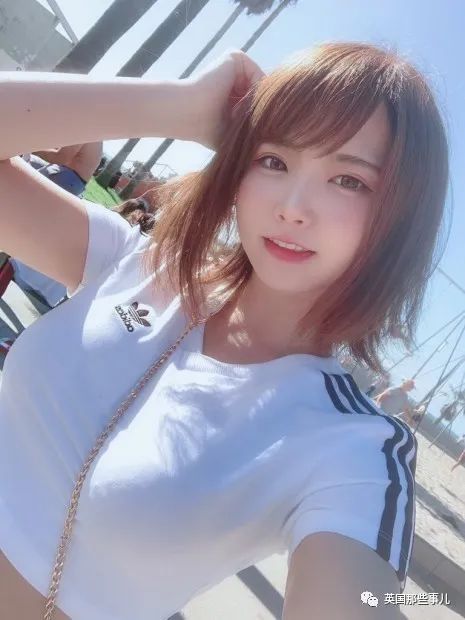 他扒开她下面的粉嫩p的视频他扒开她粉嫩p视频的惊险经历-第1张图片