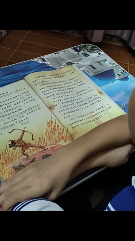 射90黑脚丝女，优雅与神秘的交织-第2张图片