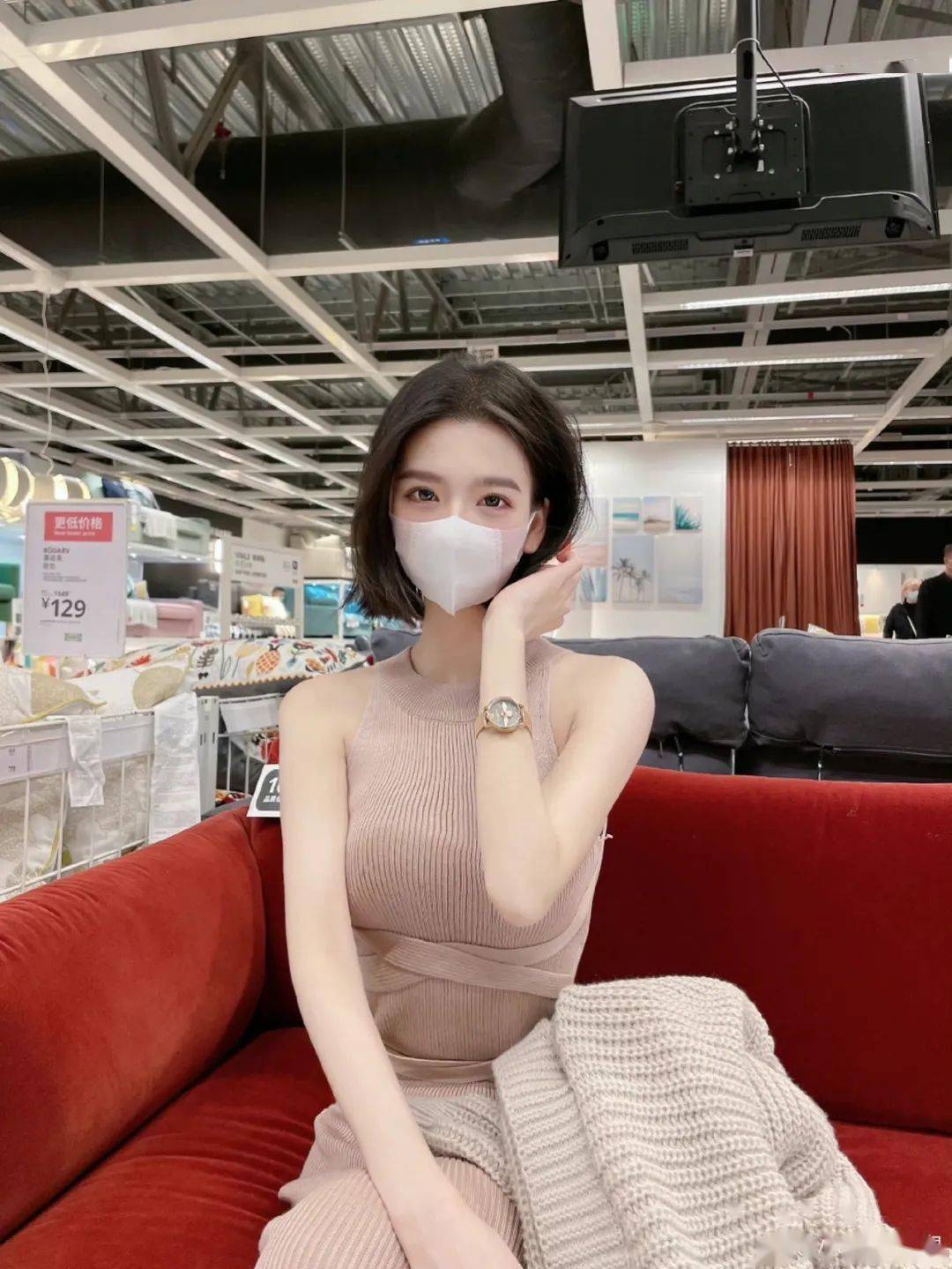玩偶姐姐摘下口罩的样子口罩玩偶姐姐摘下口罩的样子