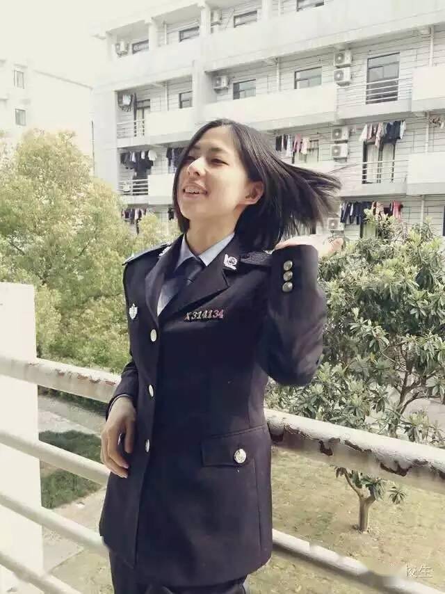 公安大学美女警花-第3张图片