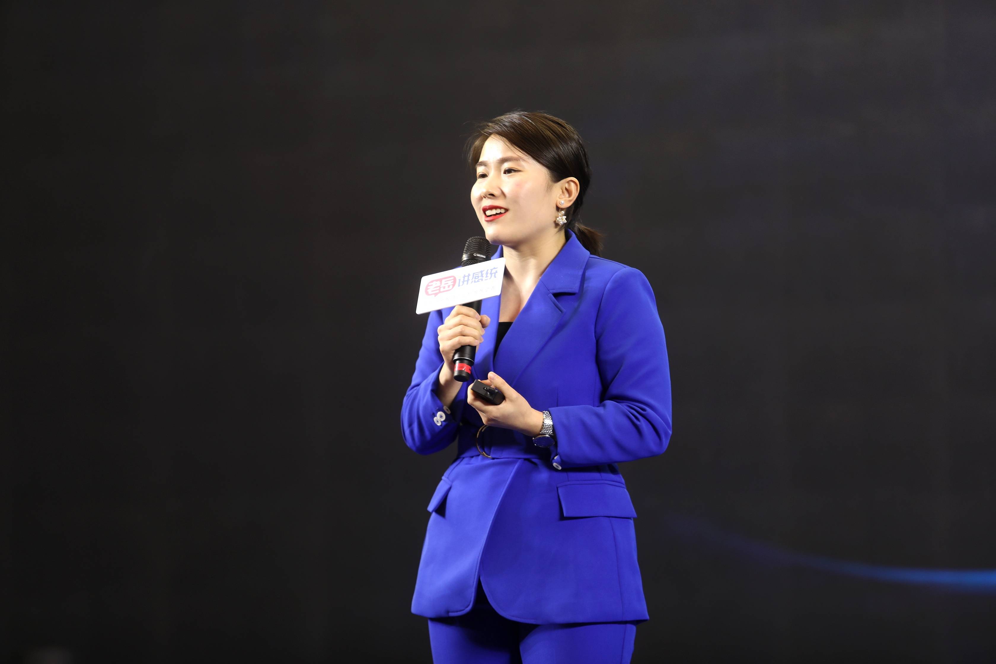 女校长菲奥娜，引领教育新篇章-第2张图片