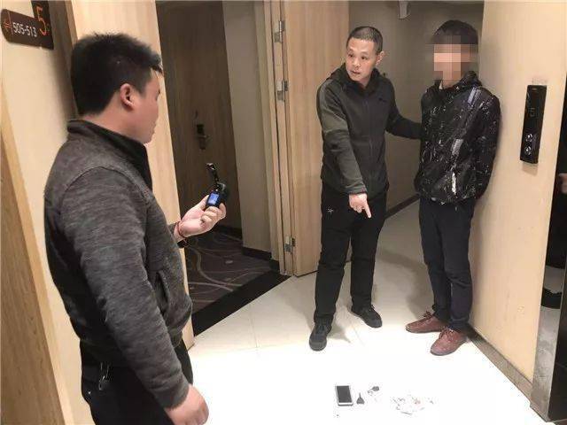 24小时上门服务接单美女被C软件诱惑，背后的诱惑与挣扎-第2张图片