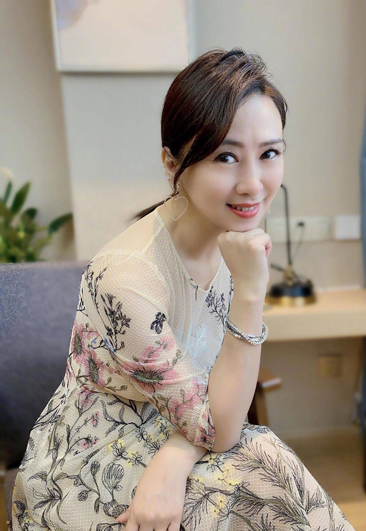 翁虹现身 三绝翁虹的三级之美-第1张图片
