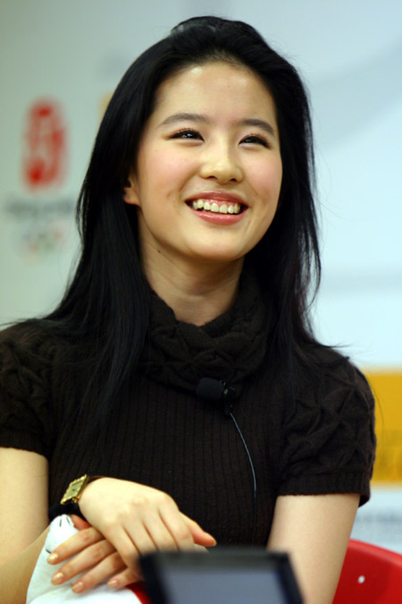 美女人体艺术图美女MM131，魅力四溢的时尚标杆-第2张图片