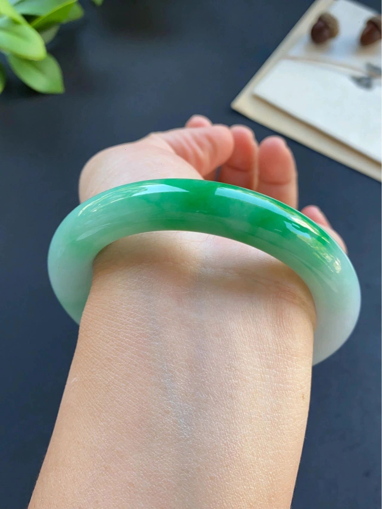 白底青翡翠白底青翡翠，自然之美与独特之韵