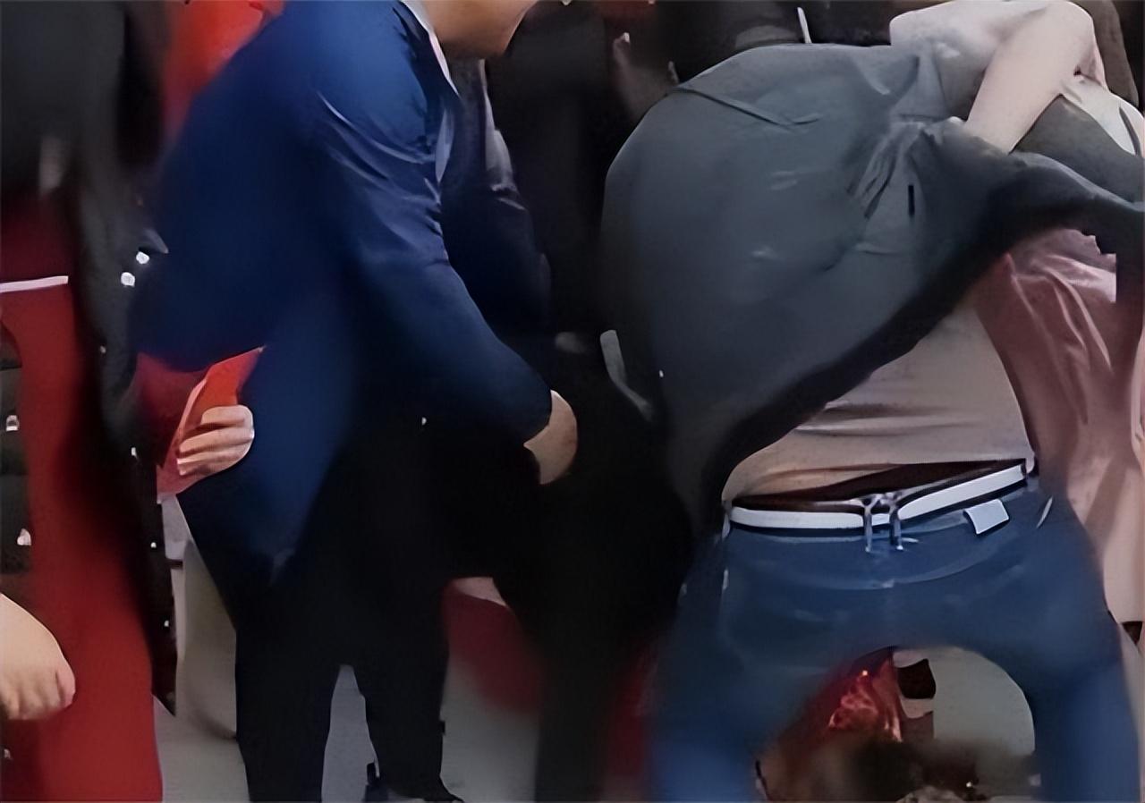 结婚时被伴郎玩结婚时被伴郎玩-第3张图片