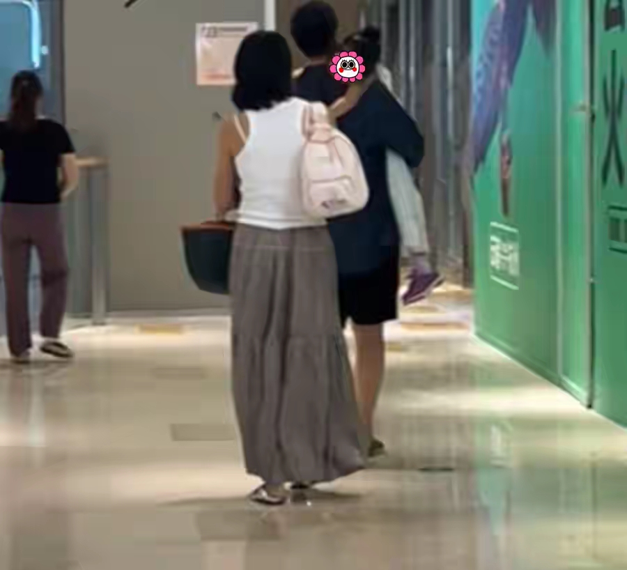 一边摸着奶一边爱的温馨之旅-第1张图片