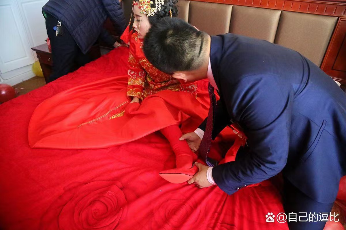 结婚时被伴郎玩结婚时被伴郎玩