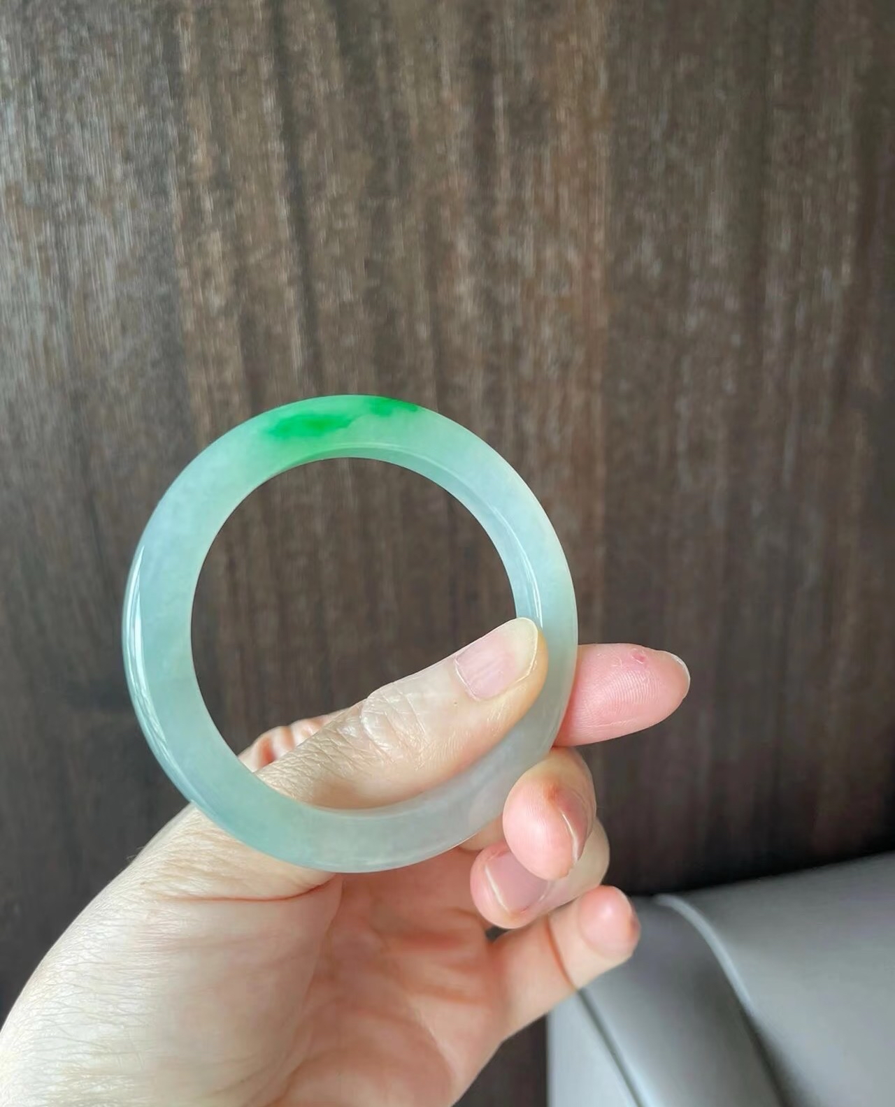 白底青翡翠什么档次白底青翡翠，自然之美与独特之韵-第1张图片