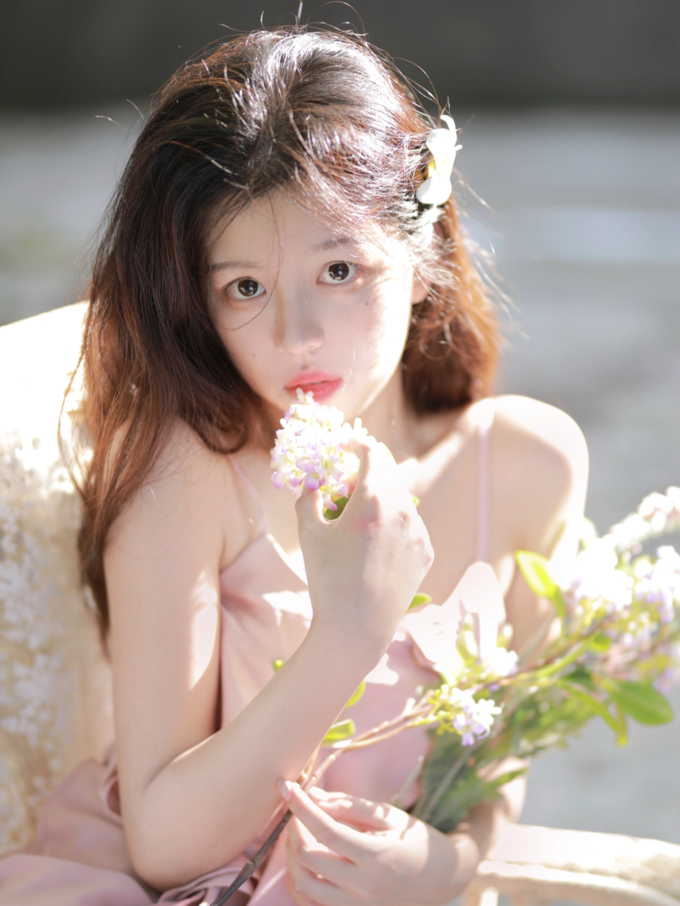 井川里予吃热狗红肠井川里予品尝热狗红肠