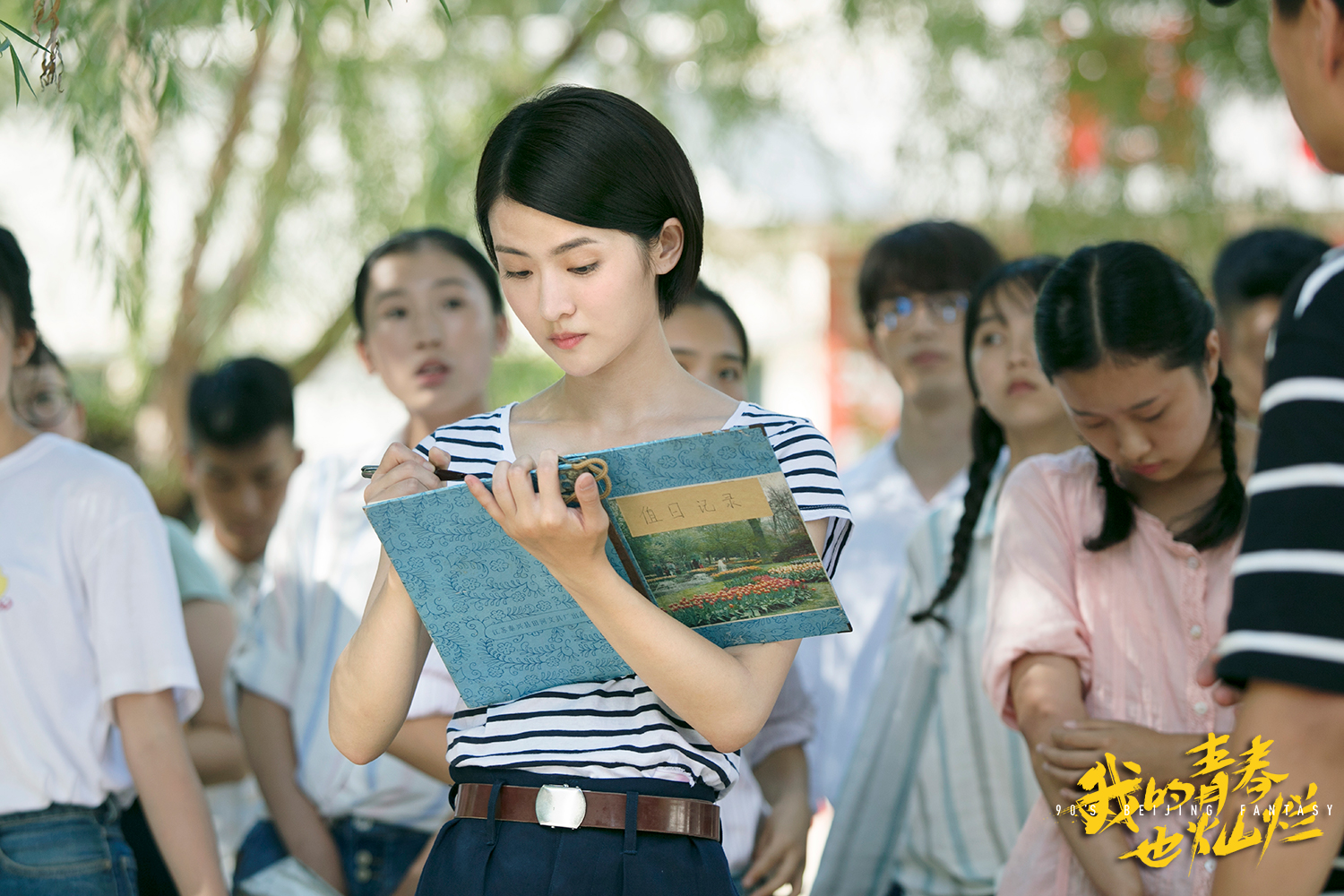 女班长把胸露出来让我吃女班长露胸引诱我吃-第2张图片