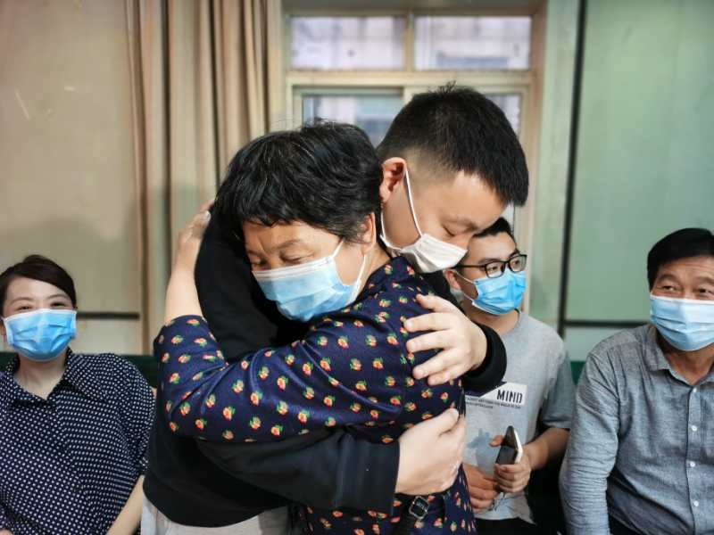 两家人换后的生活