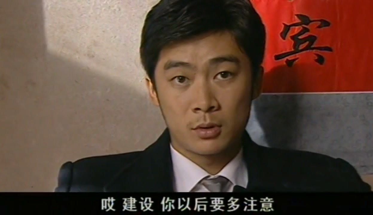 未亡人夫遗像前的电影如何观看未亡人，情感的交织与人生的无常