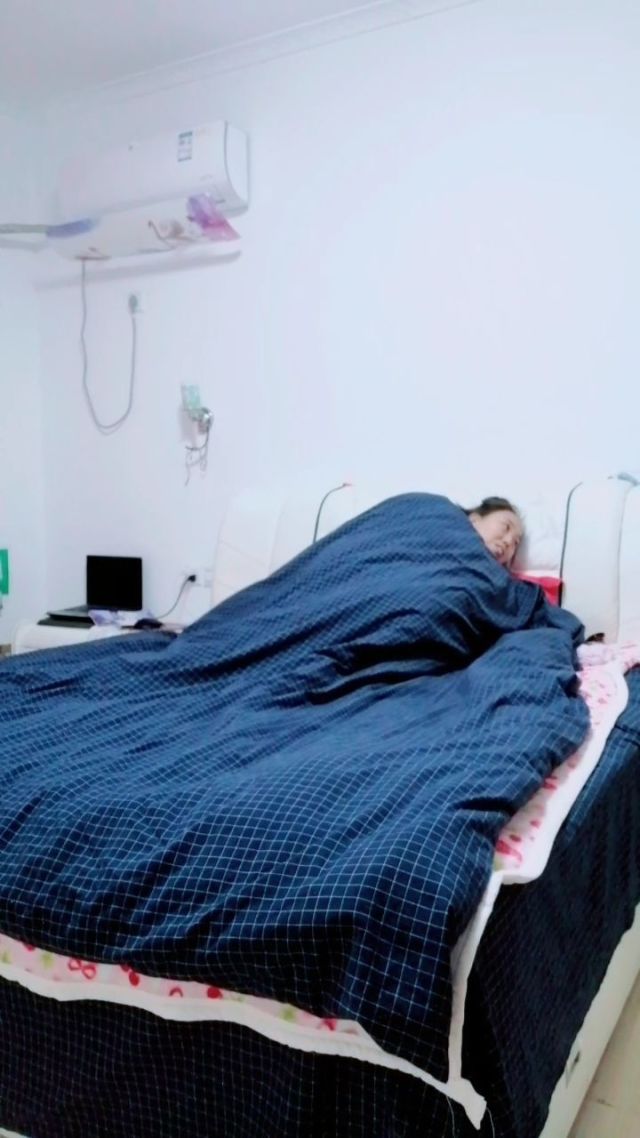 双人床上做的运动打扑克软件双人床上做的运动打扑克软件