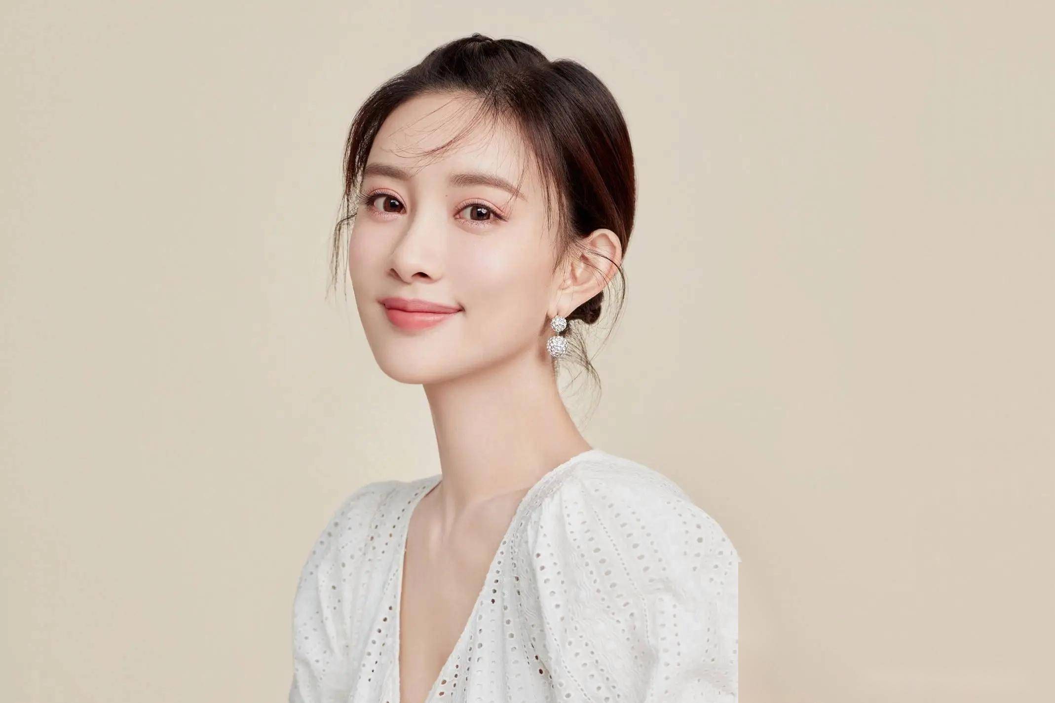 中国老太婆gramytrub中国老太婆GramyTrub，魅力四溢的时尚达人-第2张图片