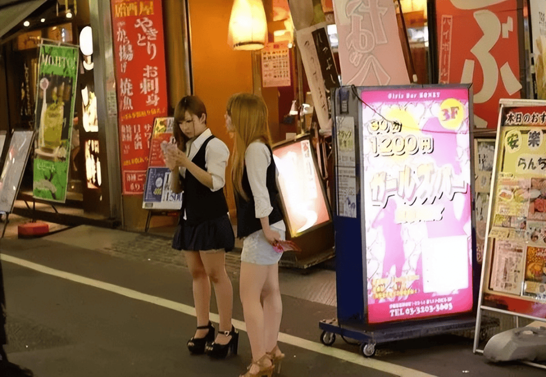 A片日本人妻偷人妻人妻A片中的日本妻偷人妻，情色诱惑与道德困境-第2张图片