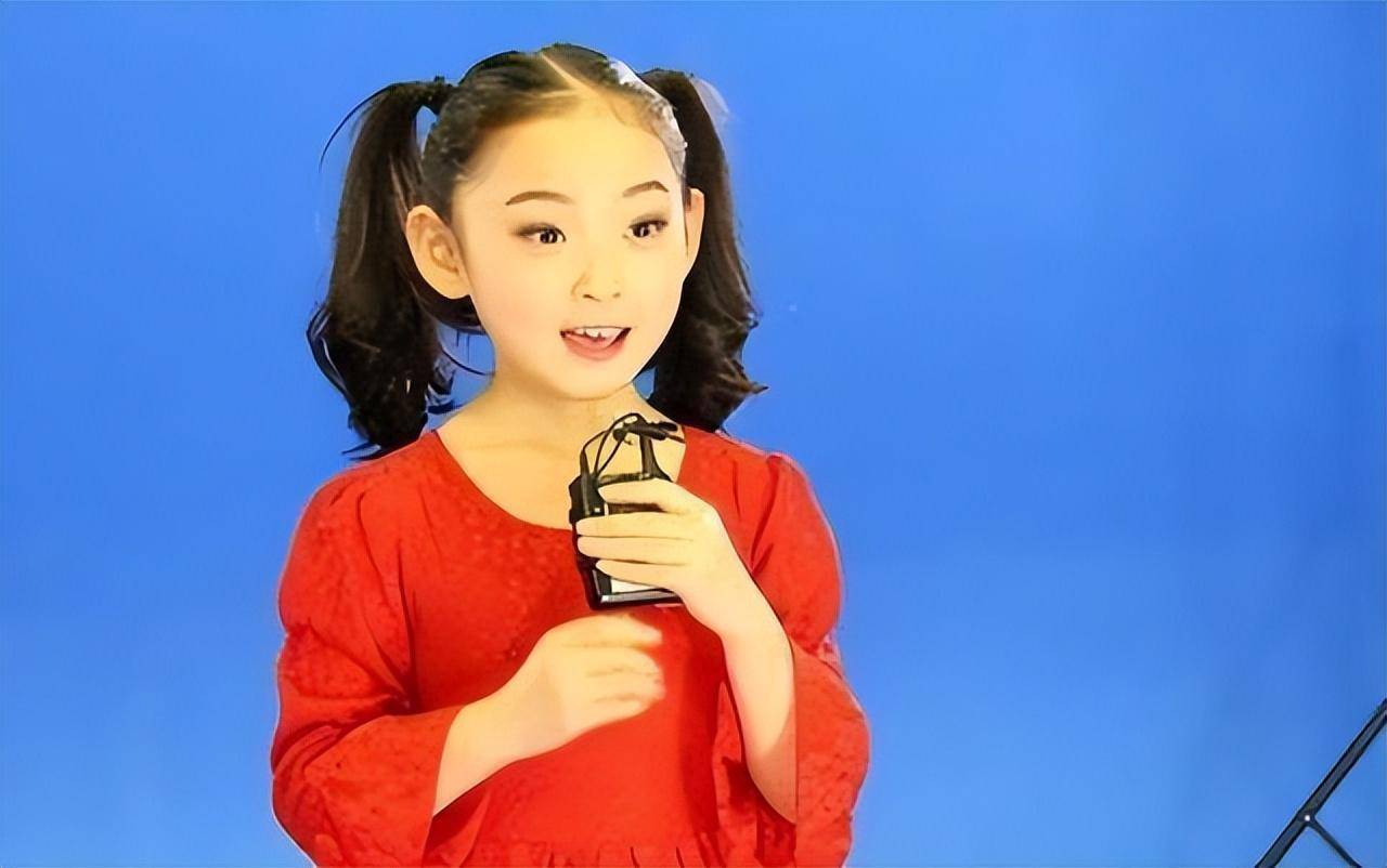春晚小演员邓鸣贺春晚童星邓鸣贺，星光璀璨的璀璨之星