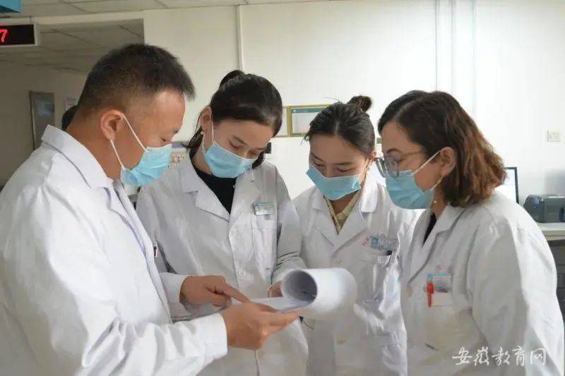 白洁与高校长，携手共进的高校教育新篇章