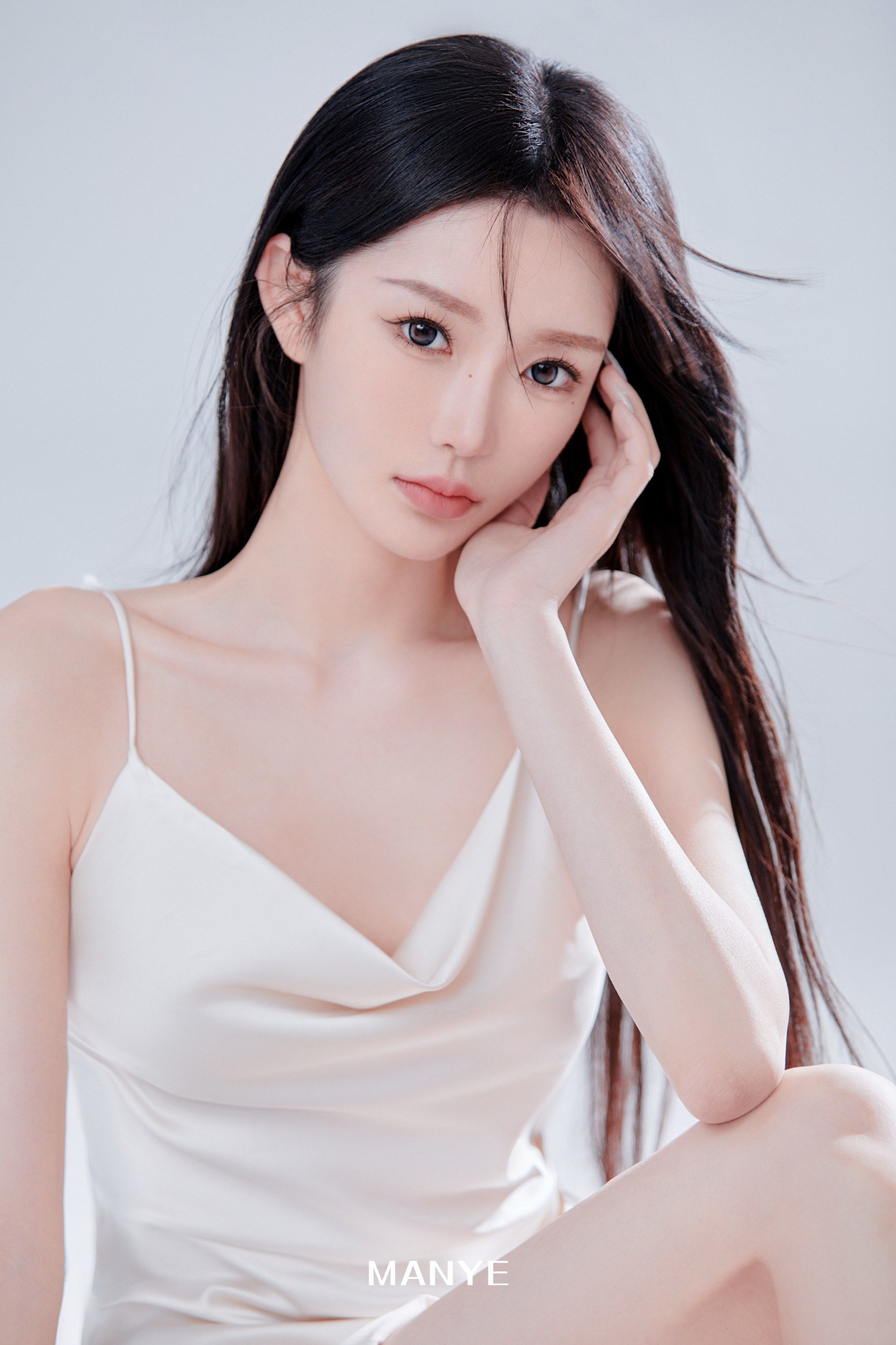 女神只穿内衣，饱满E胸泄光-第2张图片