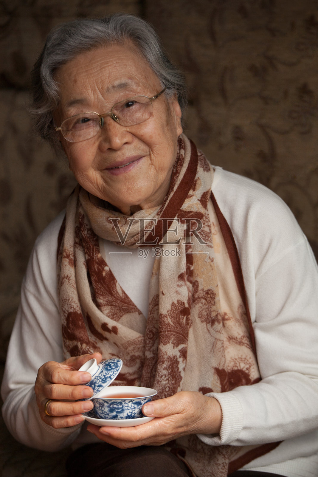 in old china women used老妇交之我见，一位身披中国特色的魅力老妇