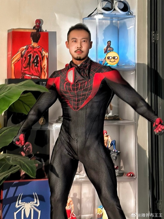 肌肉男被强制榨精肌肉男被迫榨精