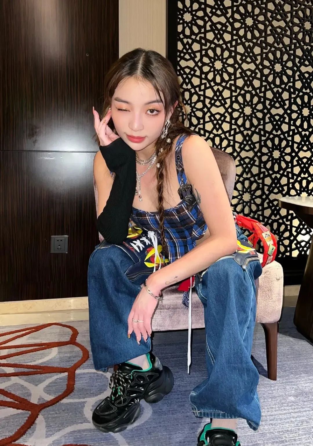 新疆女RAPPER18岁欢迎你新疆女RAPPER——热烈欢迎你