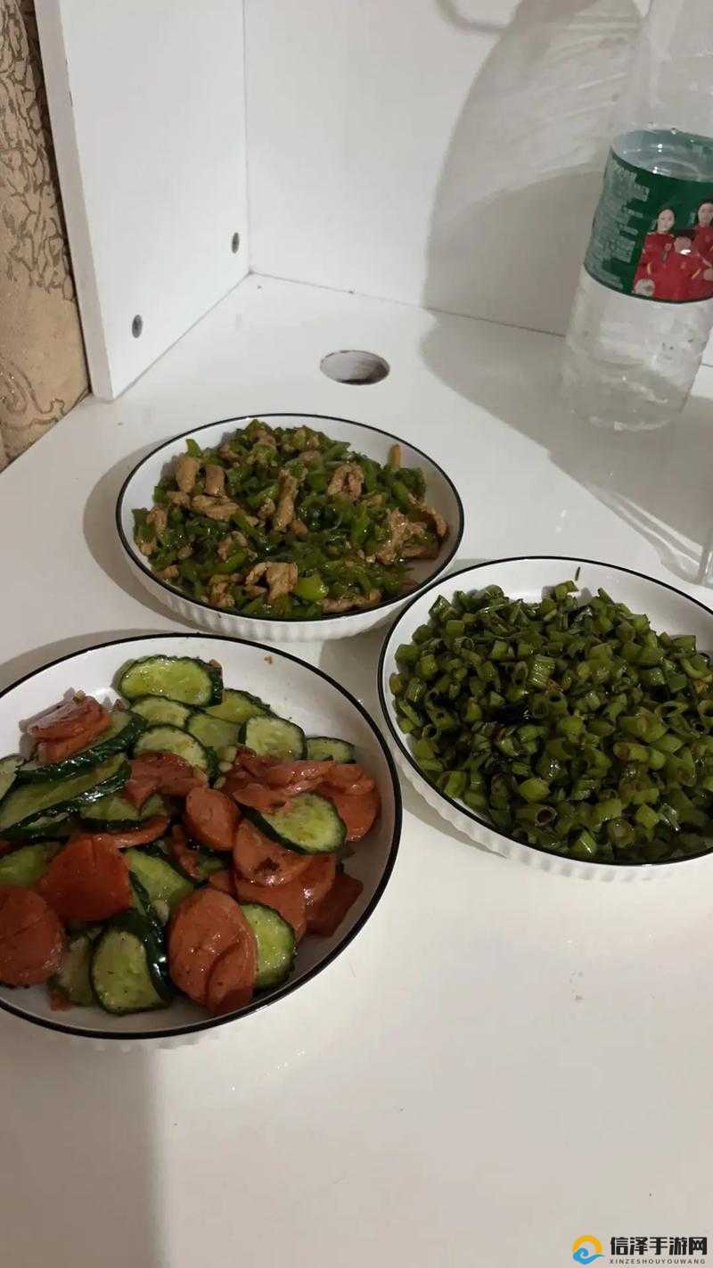 边做饭边被躁我和邻居日本边做饭边被躁人和邻居日本-第1张图片