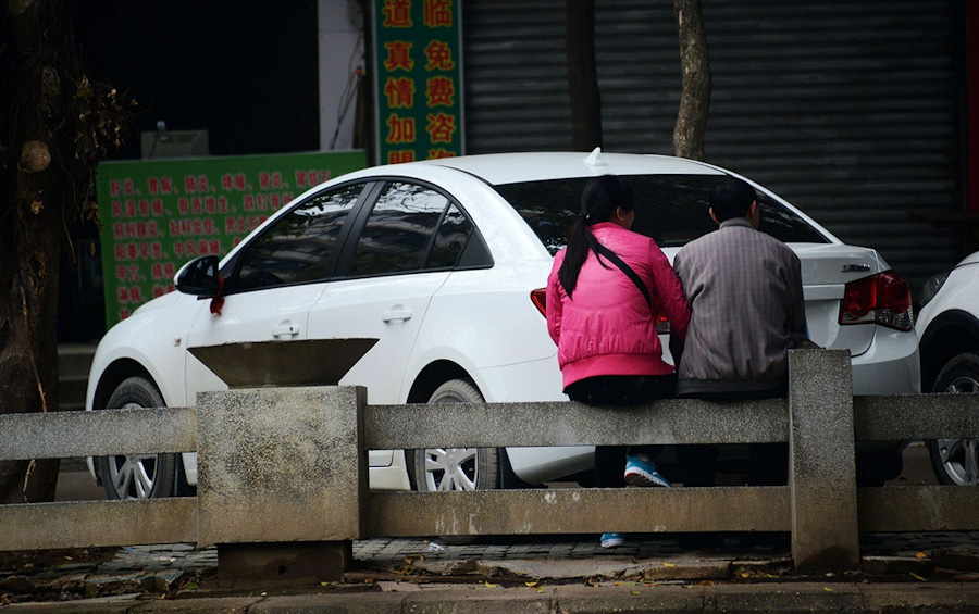 实拍农民工小房嫖妓，社会现象的揭露-第2张图片