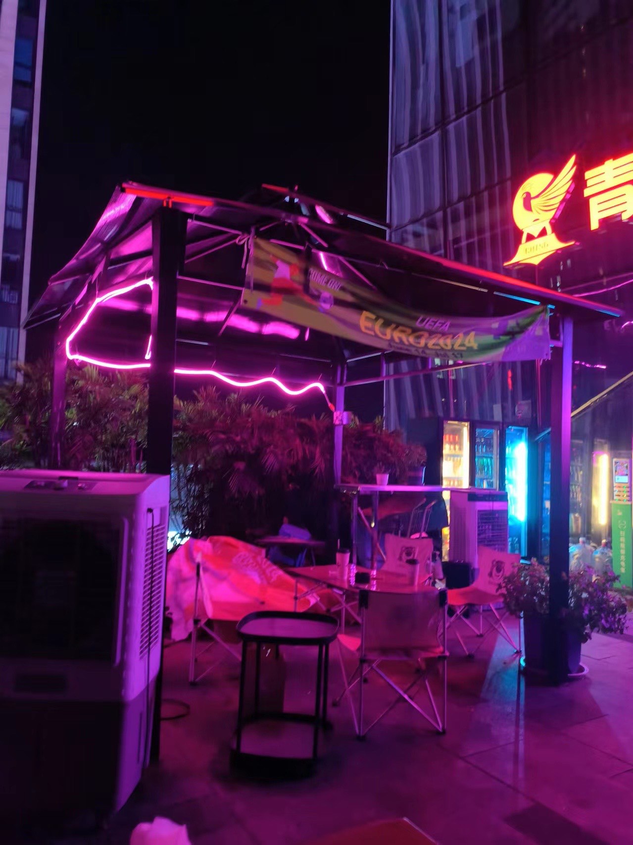 夜生活888，城市的繁华与热情