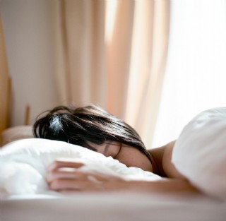 在附近找个女人过来睡觉不要钱在附近找个女人过夜，无需付费的浪漫体验-第1张图片